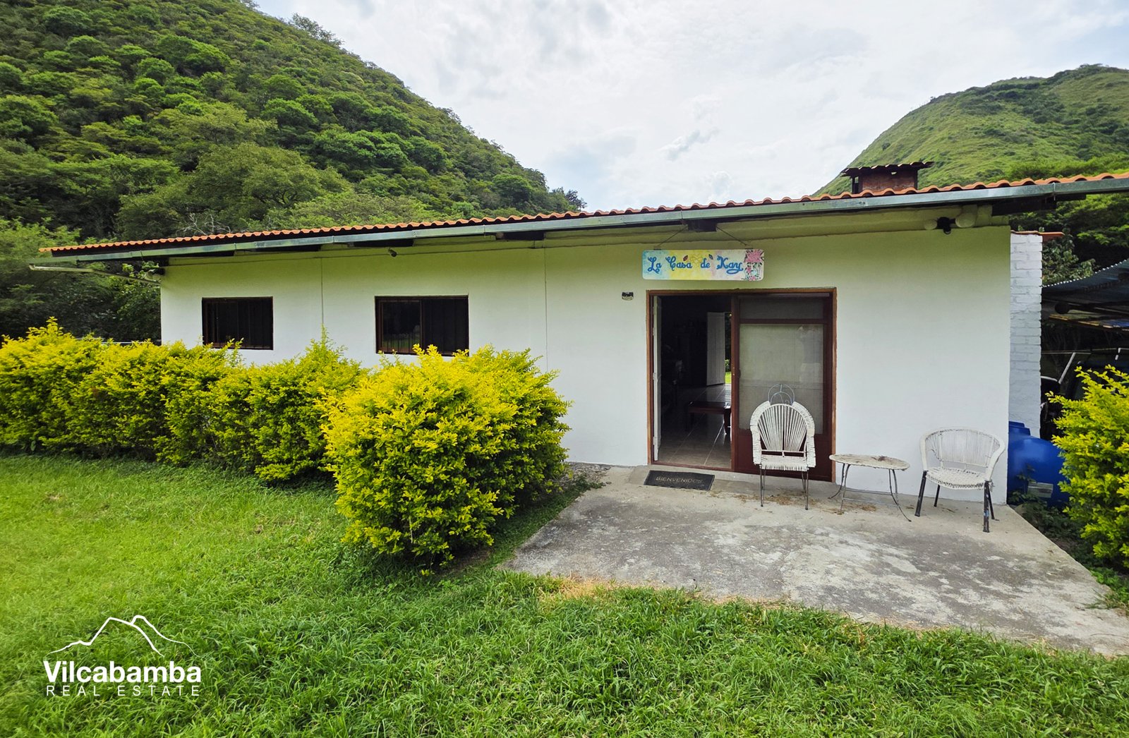 Donde la quebrada marca el lindero y el sol paga las cuentas